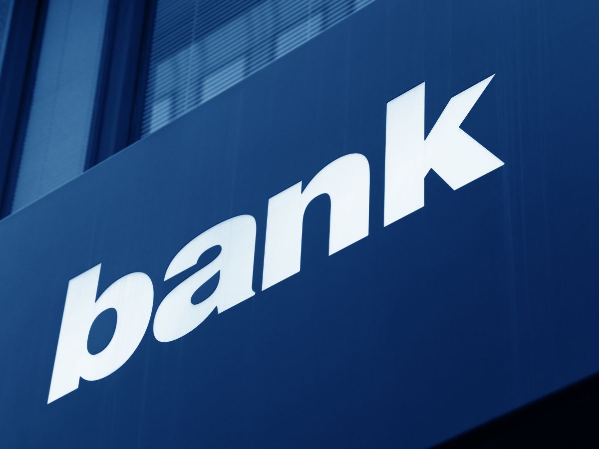 Will banks be open on Wednesday, 22 October 2025?