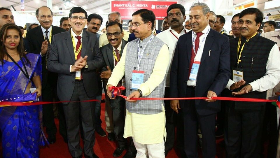 Shri Prahlad Joshi Minister of Mines inaugurated BEML stall 