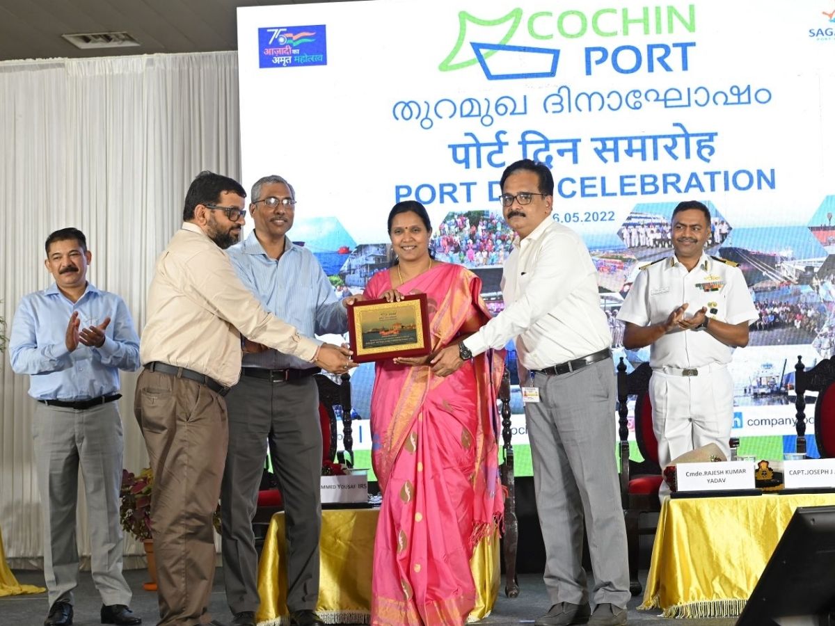 BPCL receives Excellence award in Cargo handling at Cochin Port