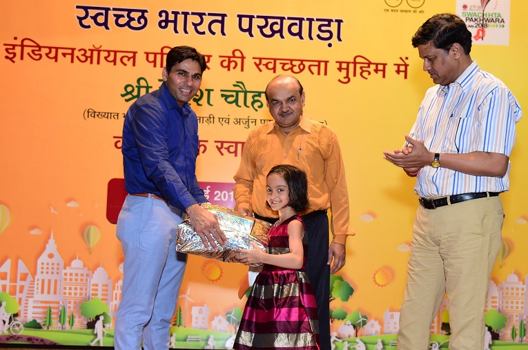Olympian Devesh Chauhan Enthuses IndianOil families for Clean India mission