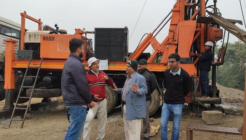 Shri Manwendra Kumar visited drill sites of Baliapur 