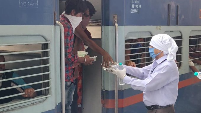 Coal India distributed food packets migrant laboures