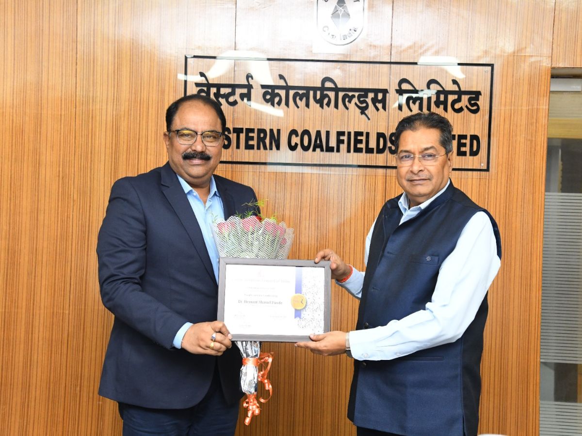 Dr. Hemant Sharad Pande, Director (Human Resources), WCL, honoured with 'People Centric Leadership' Award