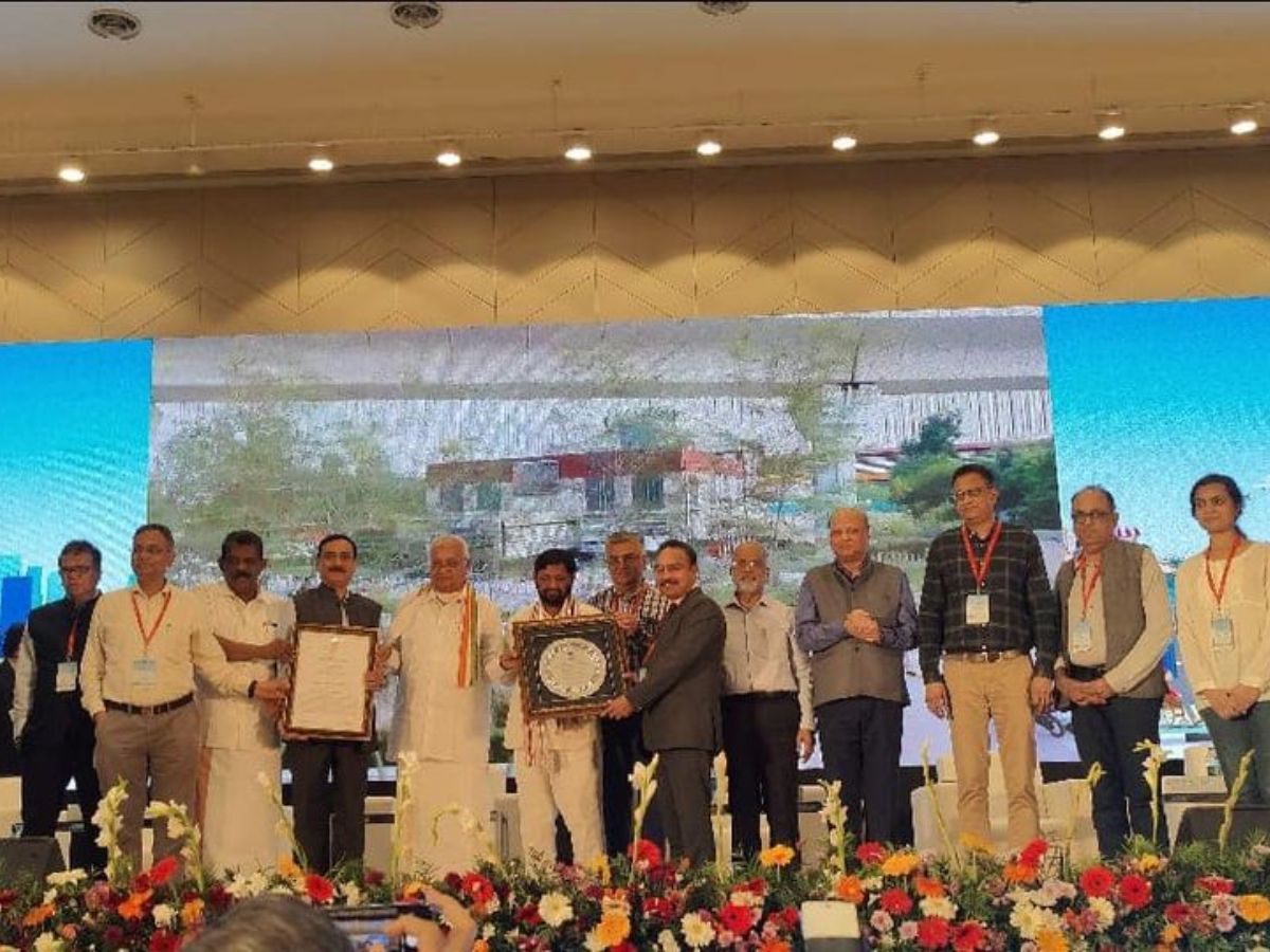 DMRC Bagged Commendation Award at 15th Urban Mobility India Conference