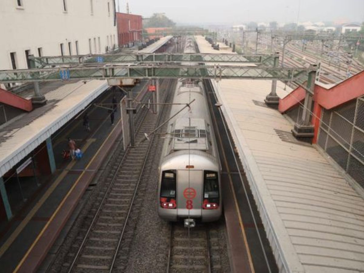DMRC introduces 8-Coach Trains on red line from Nov 8