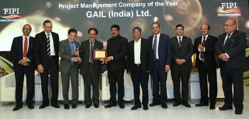 Shri Dharmendra Pradhan gave the award to GAIL