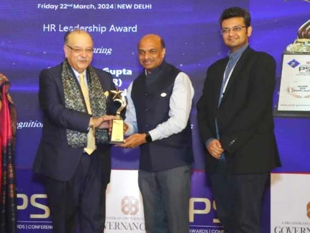 GAIL Director (HR) Ayush Gupta received 'HR Leadership Award'