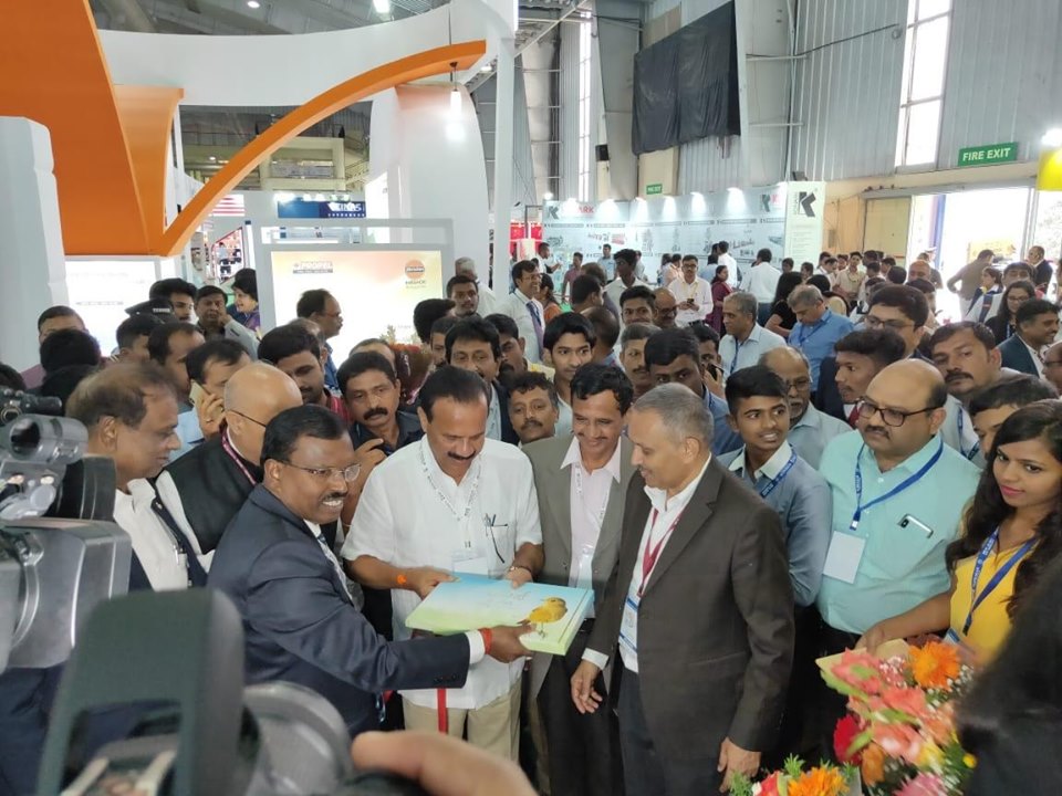  Union Minister of Chemical and Fertiliser inaugurating the GAIL stall Birds Of Pata