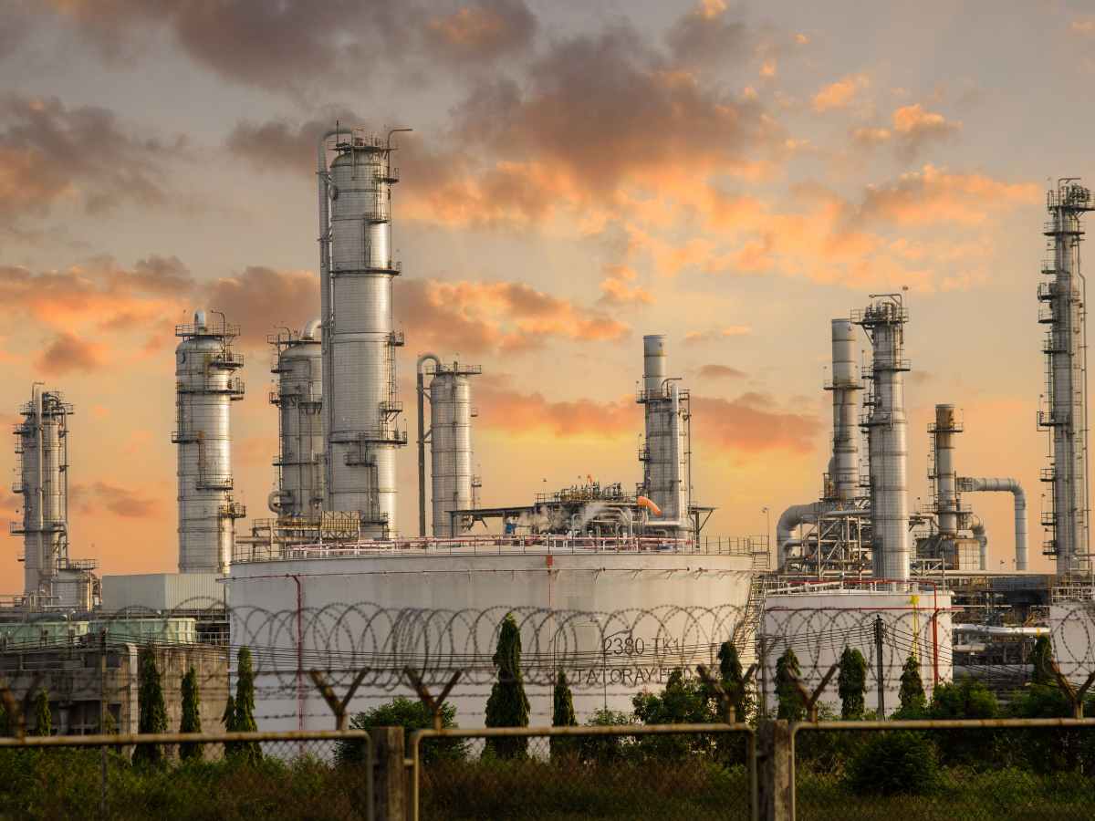 Geopolitical crisis led to destruct global oil pricing after slow trade in Asia