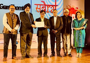 Shri Amit Garg Director Commercial IGL Received The Award