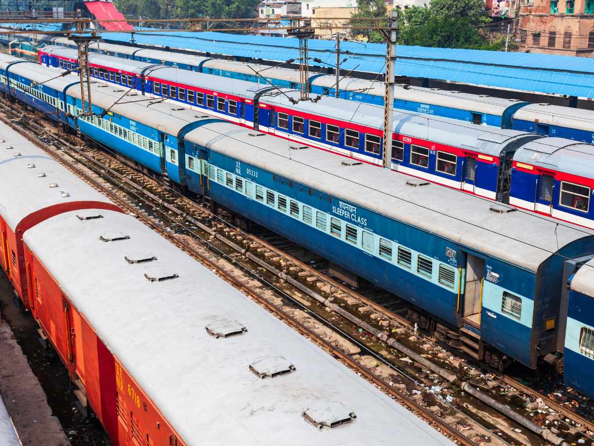 Travel Alert: Fog Delays Trains Across India