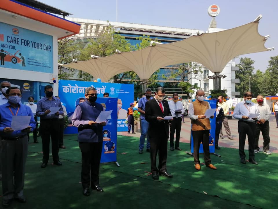 Chairman IndianOil and employees took the pledge on COVID-appropriate behavior