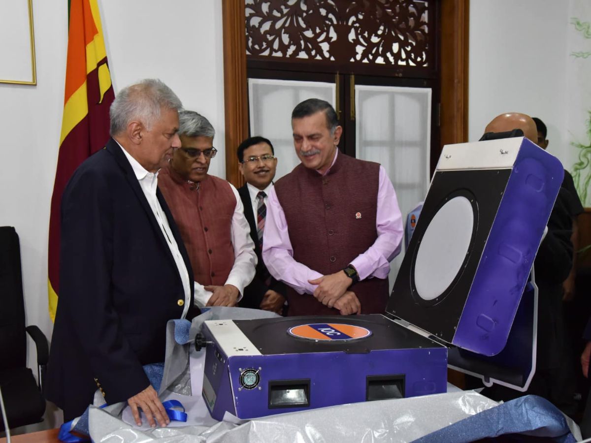 आईओसीएल ने श्रीलंका के माननीय राष्ट्रपति को भेंट की इनडोर सोलर कुकिंग सिस्टम