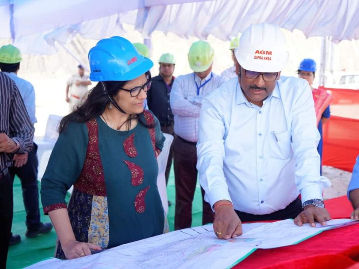 Joint Secretary, Ministry of Coal, Ms. Vismita Tej visited mega projects of SECL