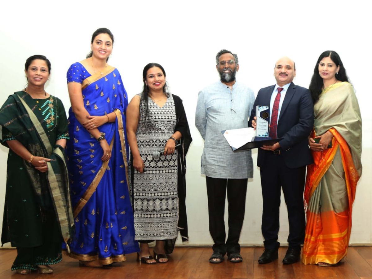 Dr. Anesh Kumar Sharma, Director (Technical), ECIL received Institute Alumni Award 2022 from Prof. B S Murty, Director, IITH