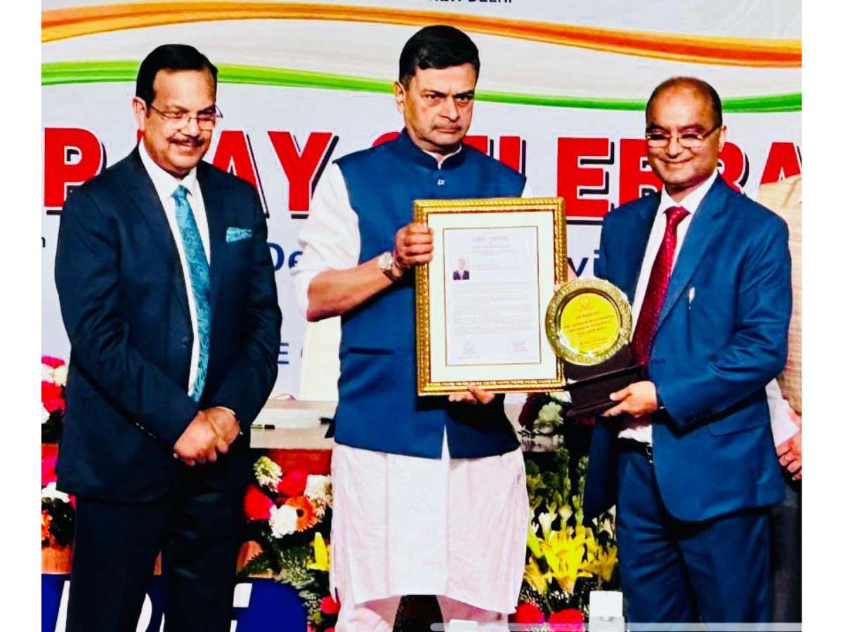 Union Power Minister confers Sh. N L Sharma with CBIP Outstanding Contribution Award