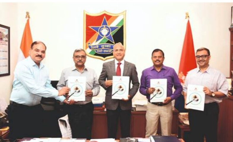 DG RPF Releases Handbooks on Bharatiya Nyaya Sanhita and Bharatiya Sakshya Adhiniyam for RPF Personnel