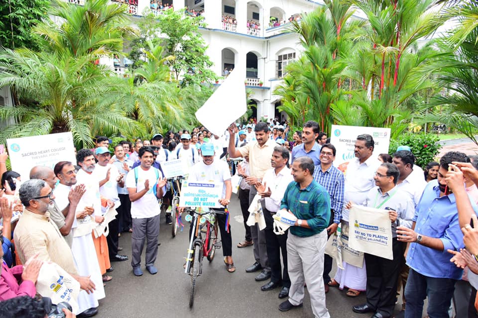 International Tom Joseph flags off the Swachhata Cycle Rally from SH College