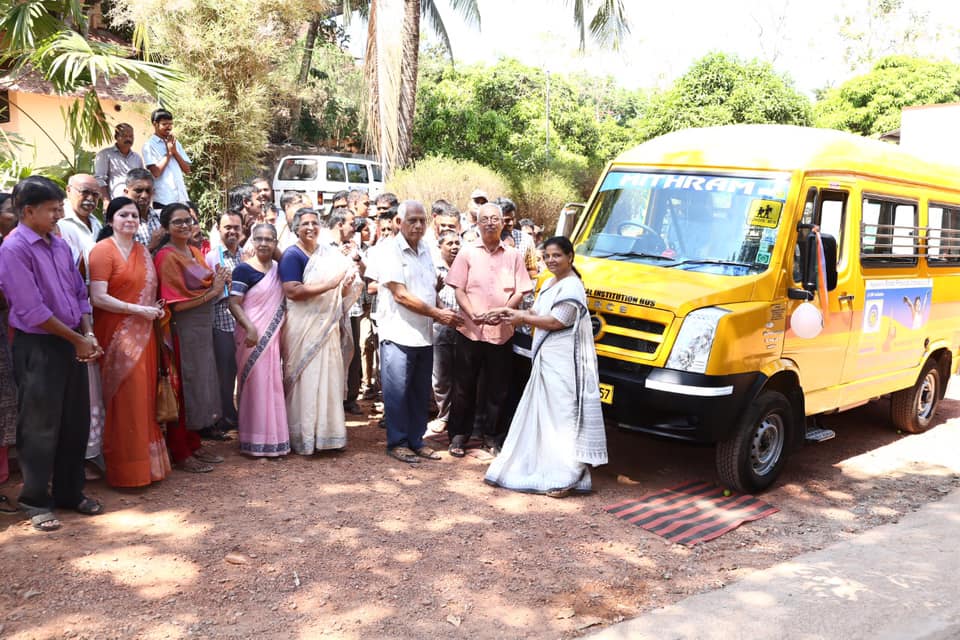 Kochi refinery donated school bus to Mithram