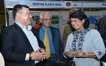 Hon’ble President of Mauritius visits NSIC Pavilion at ISIT Fair