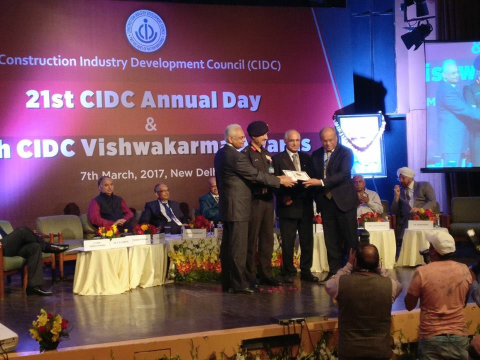 Shri Yogesh JP Sharma CGM PMG NBCC bagged CIDC Vishwakarma Individual Award 2016