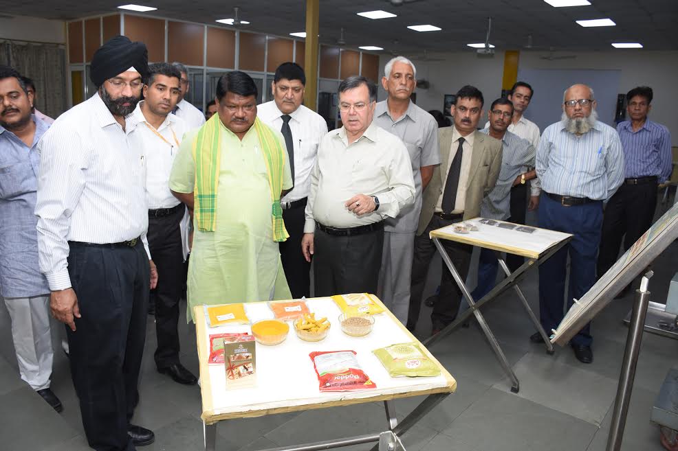 Shri Jual Oram appaluds NSIC Incubation Program