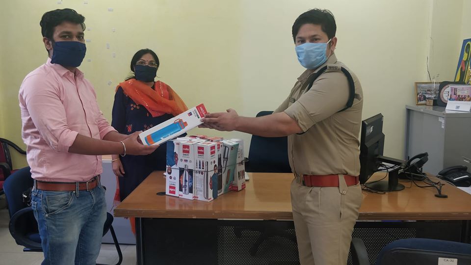 NTPC Gadarwara Handed Over Steel Bottles To  Dongargaon Police Station