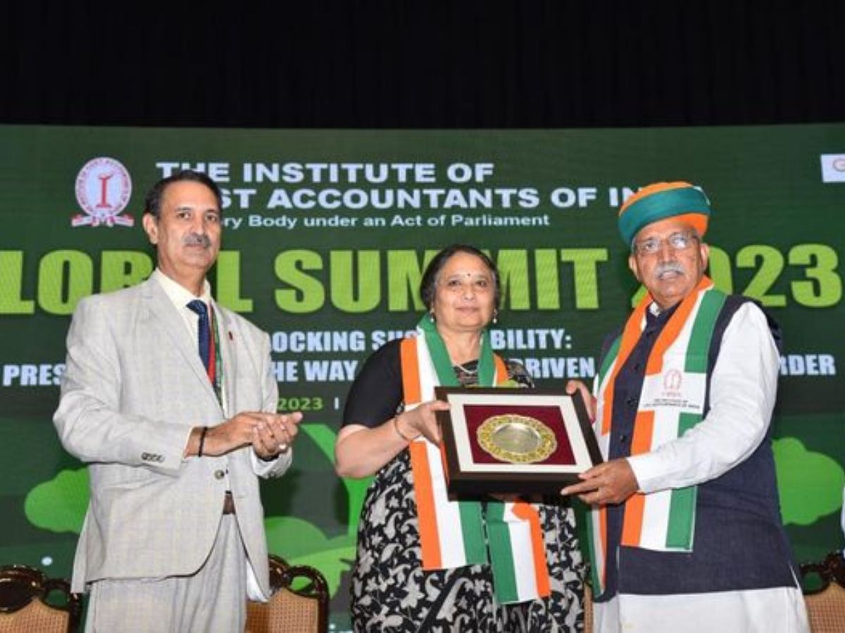 Parminder Chopra CMD- Addl. Charge, PFC bestowed with ‘Icon of the Year’ Award