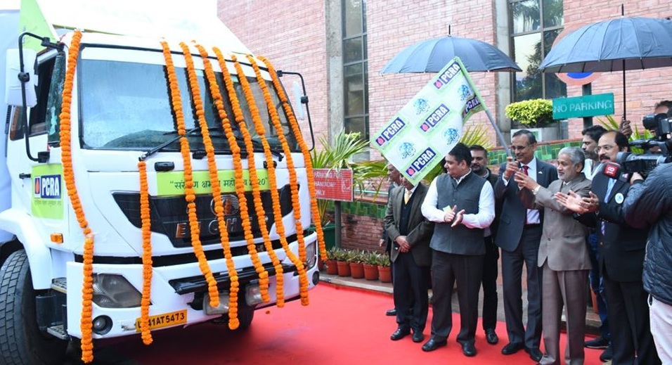 Shri Sanjiv Singh Chairman IndianOil Flagged Off PCRA Vans