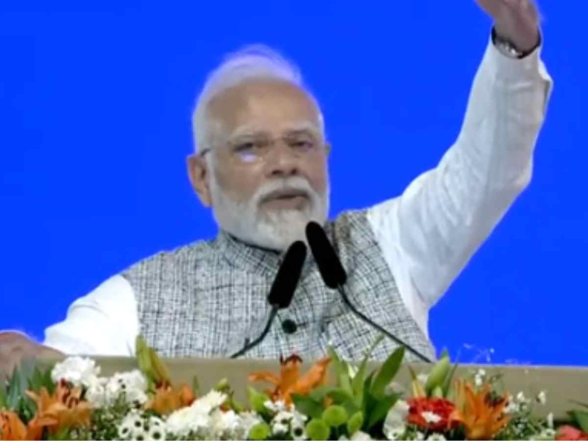 PM Modi inaugurates Rs 12,700 cr projects in Mumbai