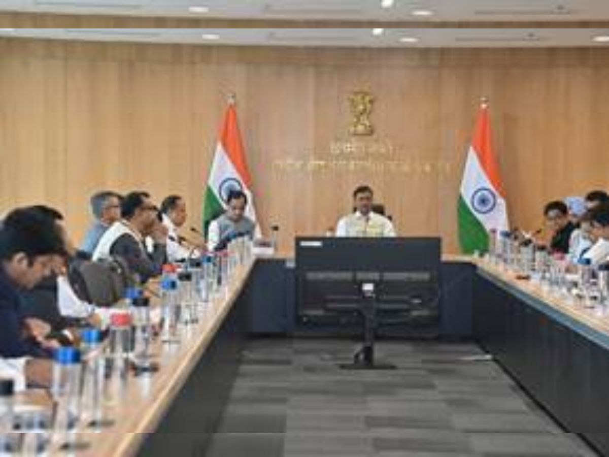 Shri R. K. Singh exhorts industry leaders to set targets for going green