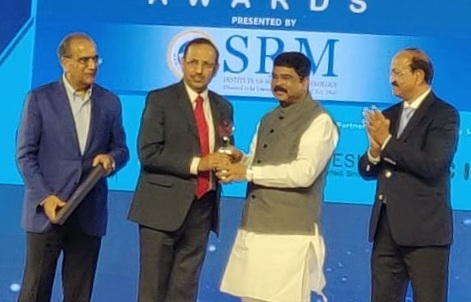 Shri I S Jha CMD Powergrid received best CEO award