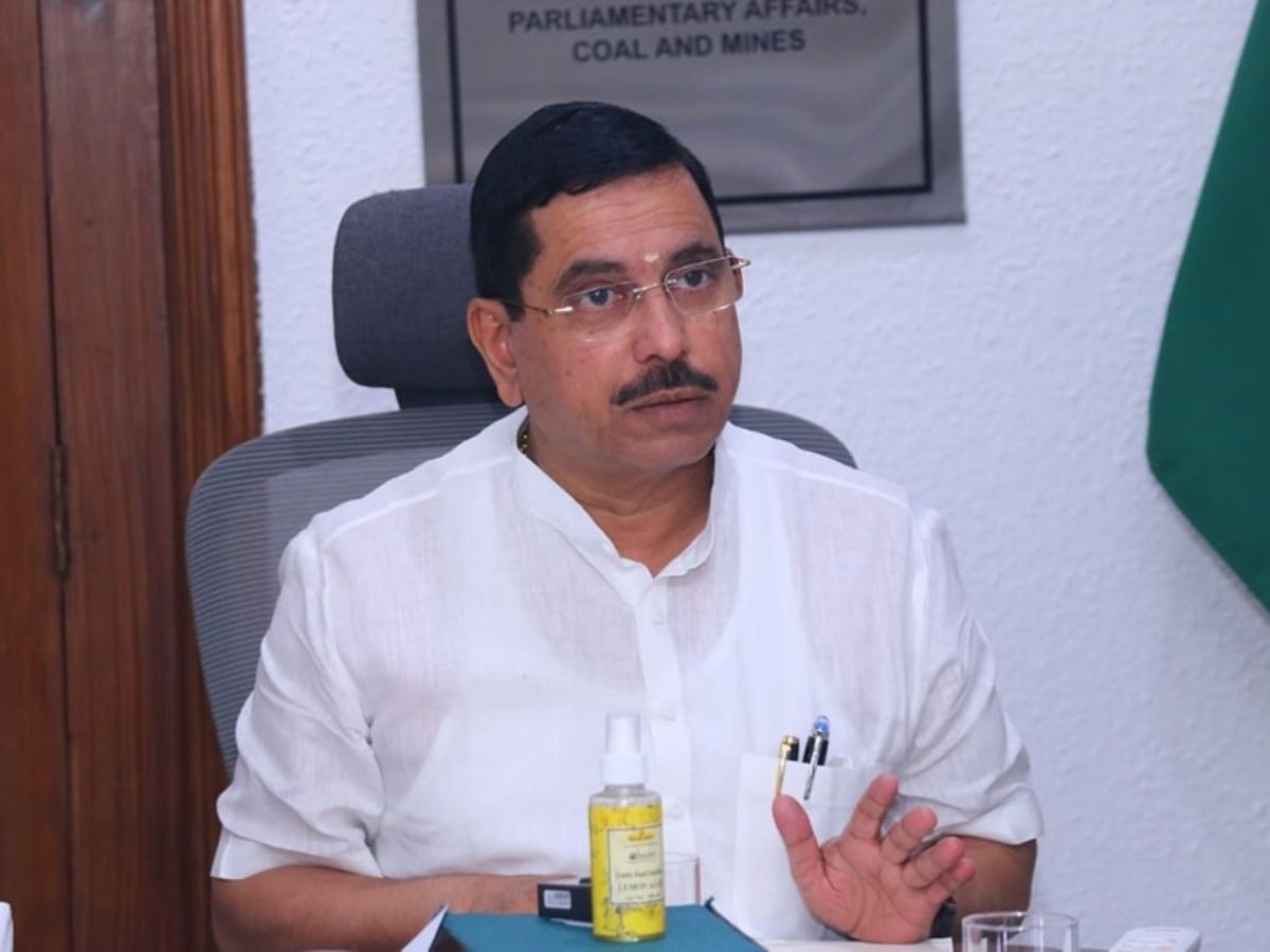 Pralhad Joshi chairs a meet with Rajasthan's Power Minister and Gencos