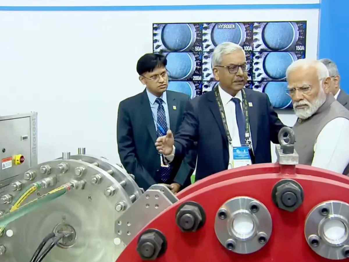 Prime Minister Reviews India's First Indigenous Alkaline Electrolyser by BPCL at IEW 2024