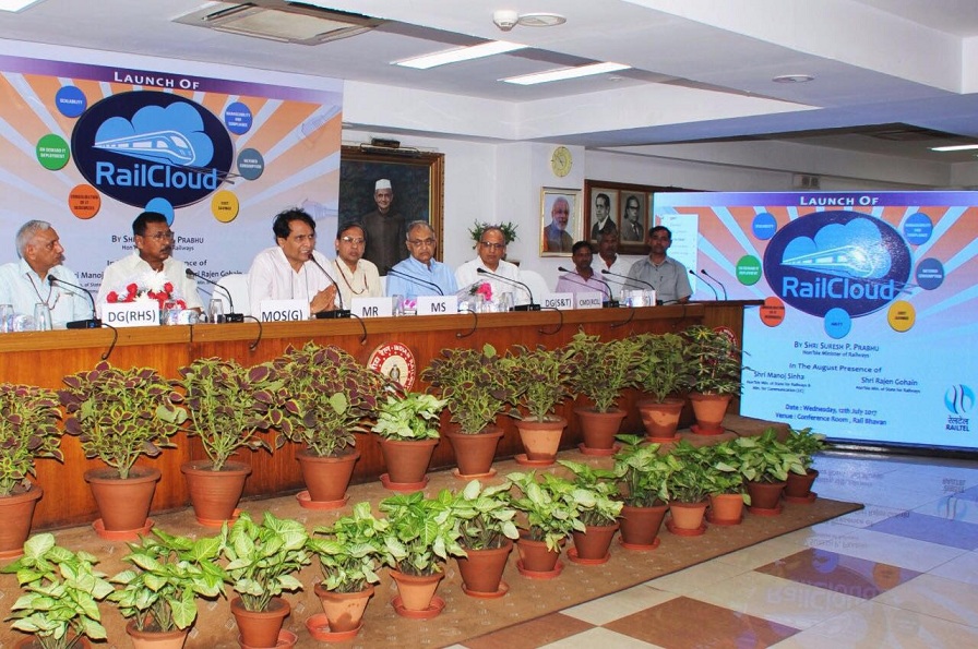 Shri Suresh Prabhu launching Railcloud at RailTel data Center