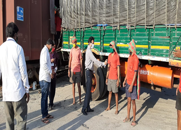 RCF provided face masks and sanitizers to labours 