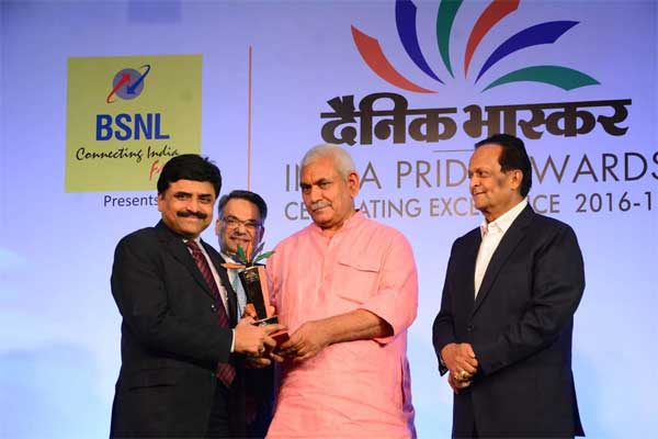 REC wins the Dainik Bhaskar India Pride Award 2017