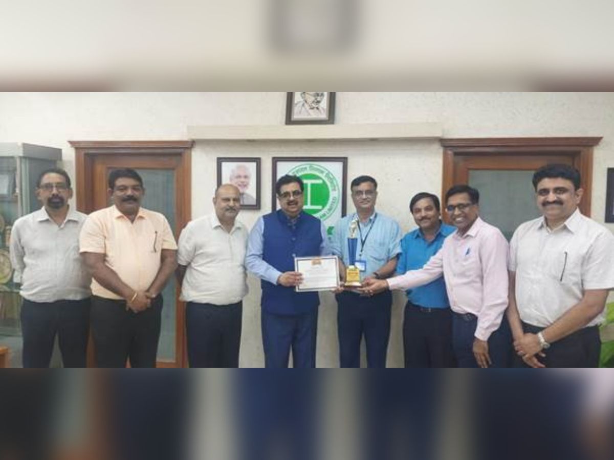RINL International Trade Division of Marketing Department Awarded with 'Star Performance'
