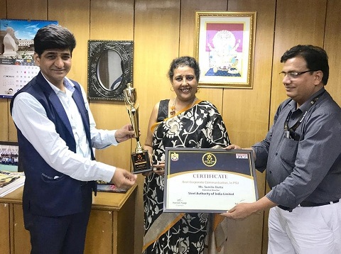 Ms. Sumita Dutta Executive Director Corporate Affairs SAIL received Observer Dawn Award
