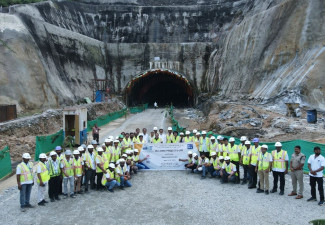 Wichtege Meilesteen fir de Raipur-Visakhapatnam Korridor: 2.79 km Tunnel erreecht Duerchbroch
