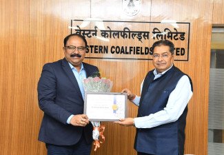 Dr. Hemant Sharad Pande, Direkter (Personaler Ressourcen), WCL, kritt de Präis "People Centric Leadership"