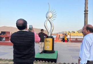 রাজস্থান পর্যটন: জয়পুরে আইফা ট্রফি জ্বলজ্বল করছে, সেলফি উন্মাদনায় স্থানীয়দের মুগ্ধ করছে