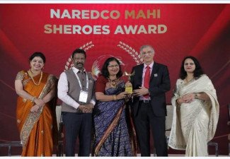 El director ejecutivo del NBCC recibe el premio Women Achievers