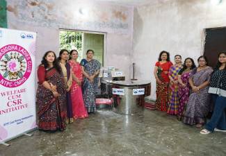 Swayamsiddha Ladies Club støtter eldrehjem under CSR