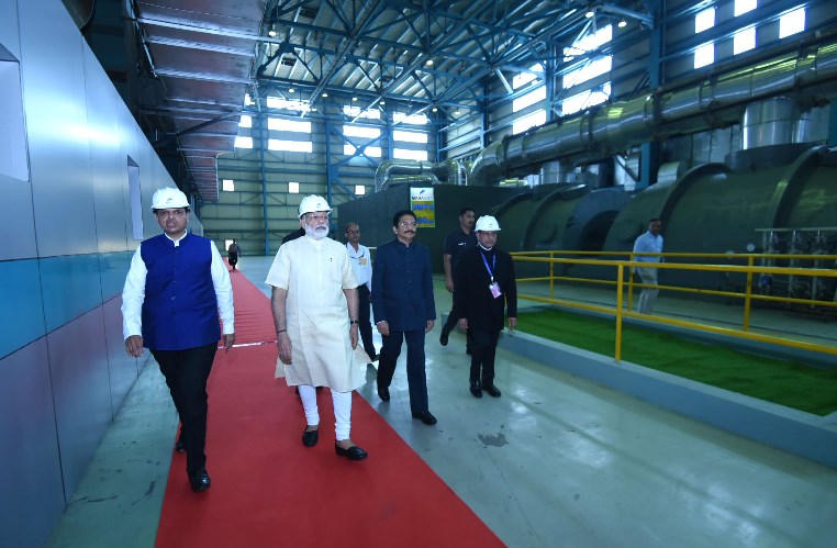 Shri Narendra Modi visits the Koradi Thermal Power Station