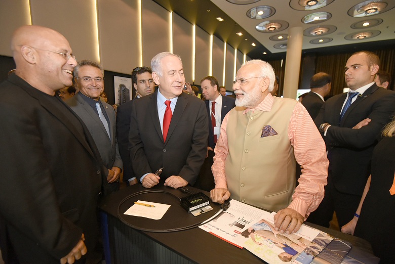 Shri Narendra Modi visiting the Technology Exhibition