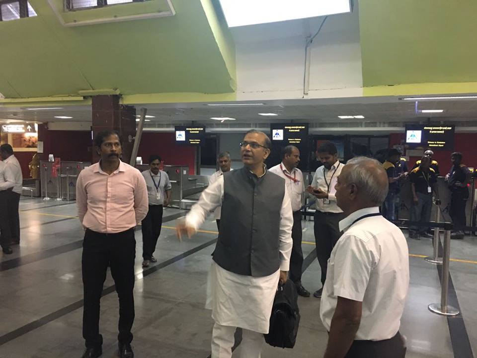 Shri Jayant Sinha inspected all areas of the Coimbatore airport