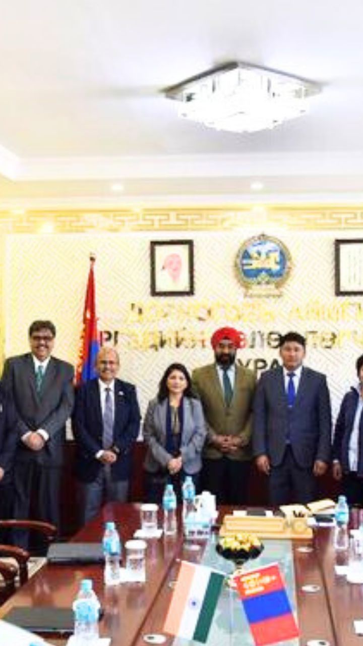 EIL delegation met with Mongolian Deputy PM Mr. Khurelbaatar Chimed
