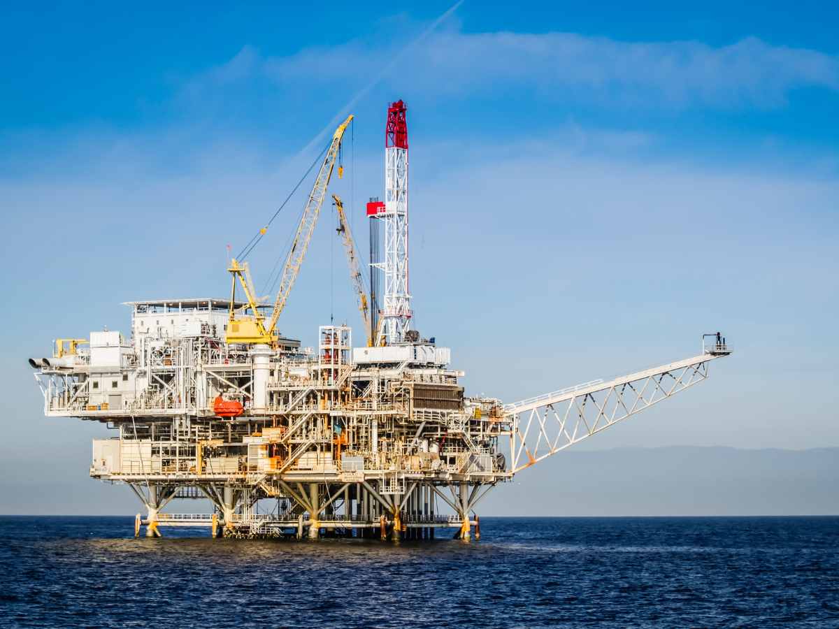 Will oil giants' Q3 profit margin fall..see what the report says