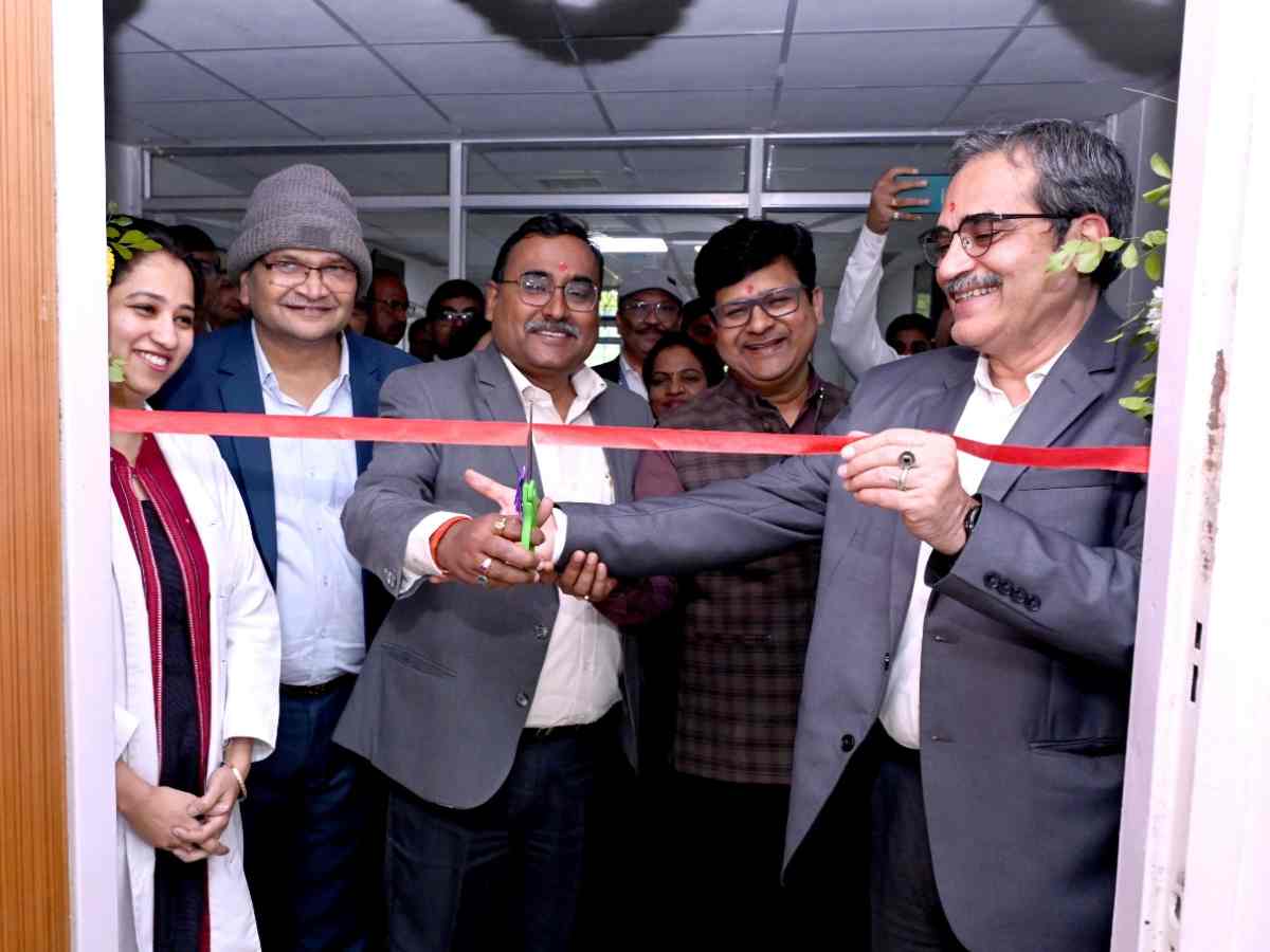 NCL CMD Manish Kumar inaugura la máquina OCT en NSC